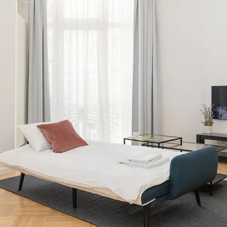 Апартаменты Marszalkowska 58 - Classy Two Bedroom With Balcony By Renters Варшава