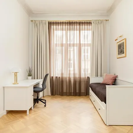 Marszalkowska 58 - Classy Two Bedroom With Balcony By Renters Варшава